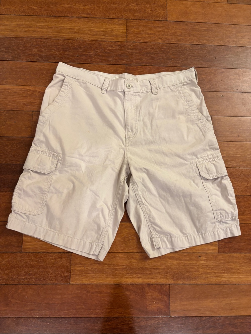 Eddie Bauer Men's Cargo Shorts in Light Beige - Classic Casual Style size 38
